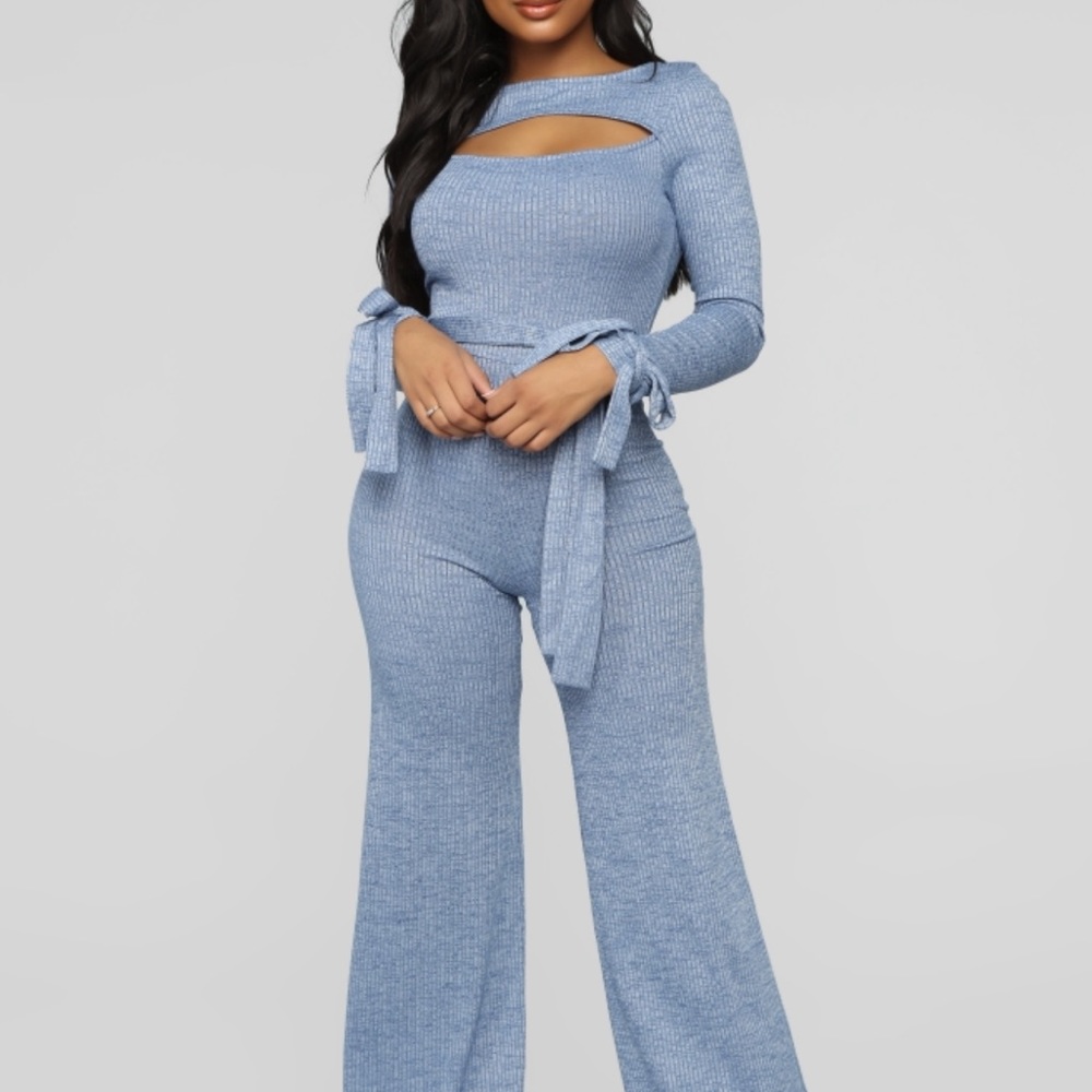 Brand new never worn Fashion Nova Jumpsuit M